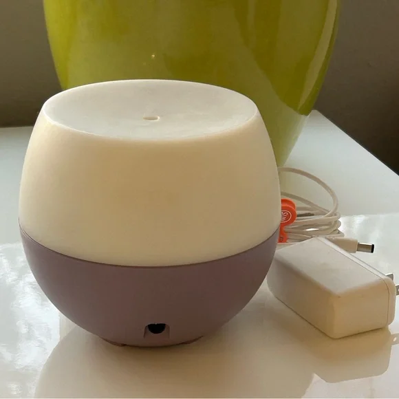 doTERRA White and Purple Aroma Diffuser - Picture 4 of 8